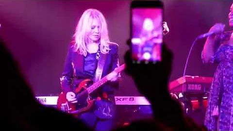 Nancy Wilson (Heart) w/Roadcase Royale perform "BA...