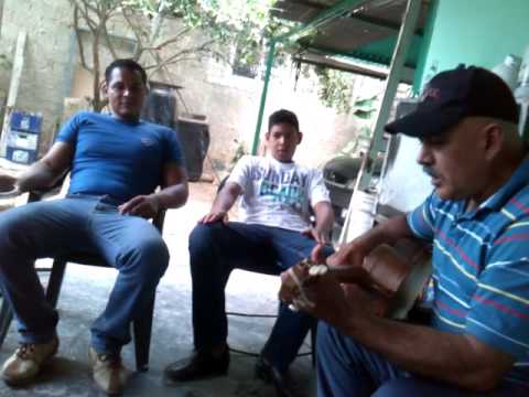 El inmortal guaro (henry) de sus panas del cotoperi - YouTube