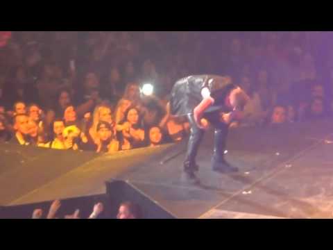Justin Bieber Pukes on Stage - Funny Version