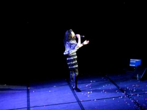 薰妮 ~ 故鄉的雨 (鄭國江 40 週年名曲巨星演唱會)