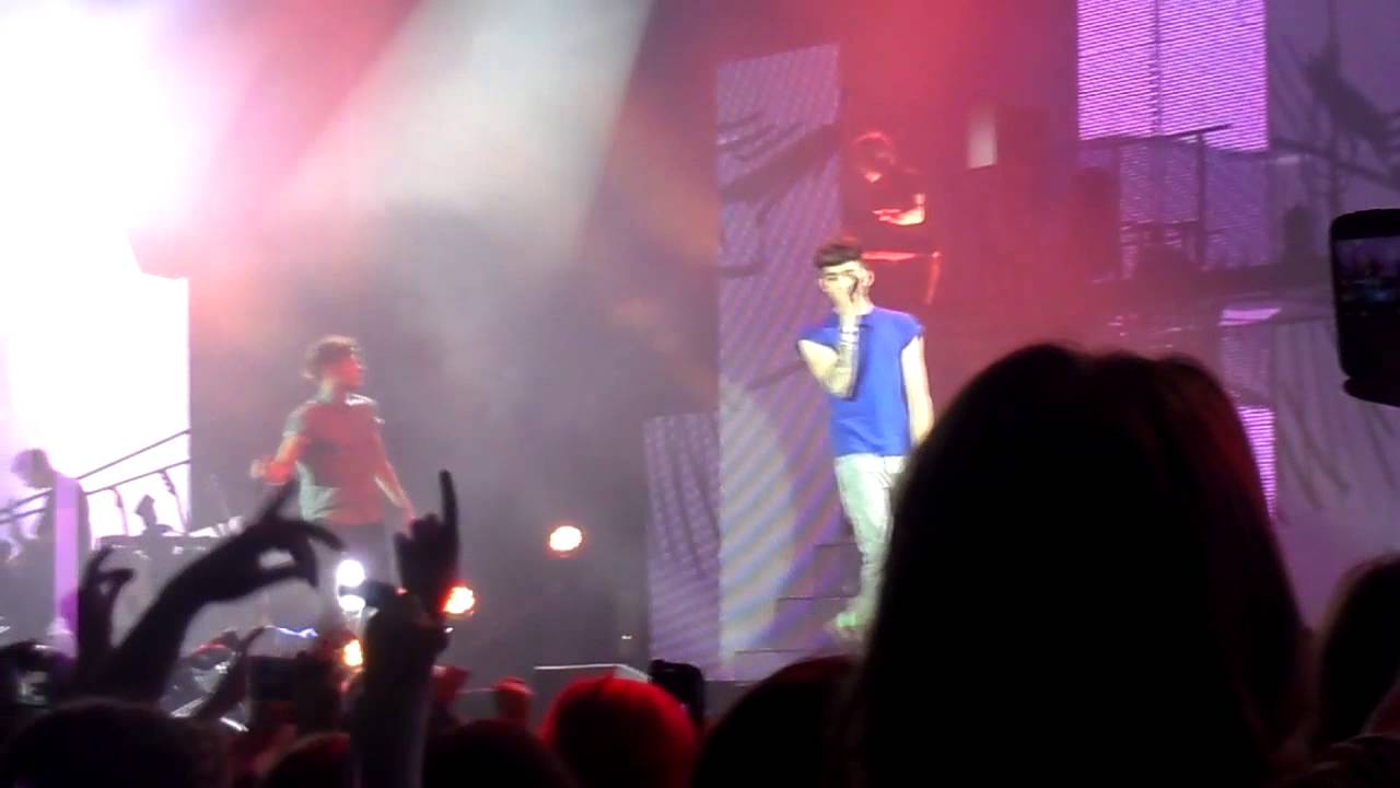 Teenage Dirtbag - One Direction Take me Home Tour 27 Feb 2013