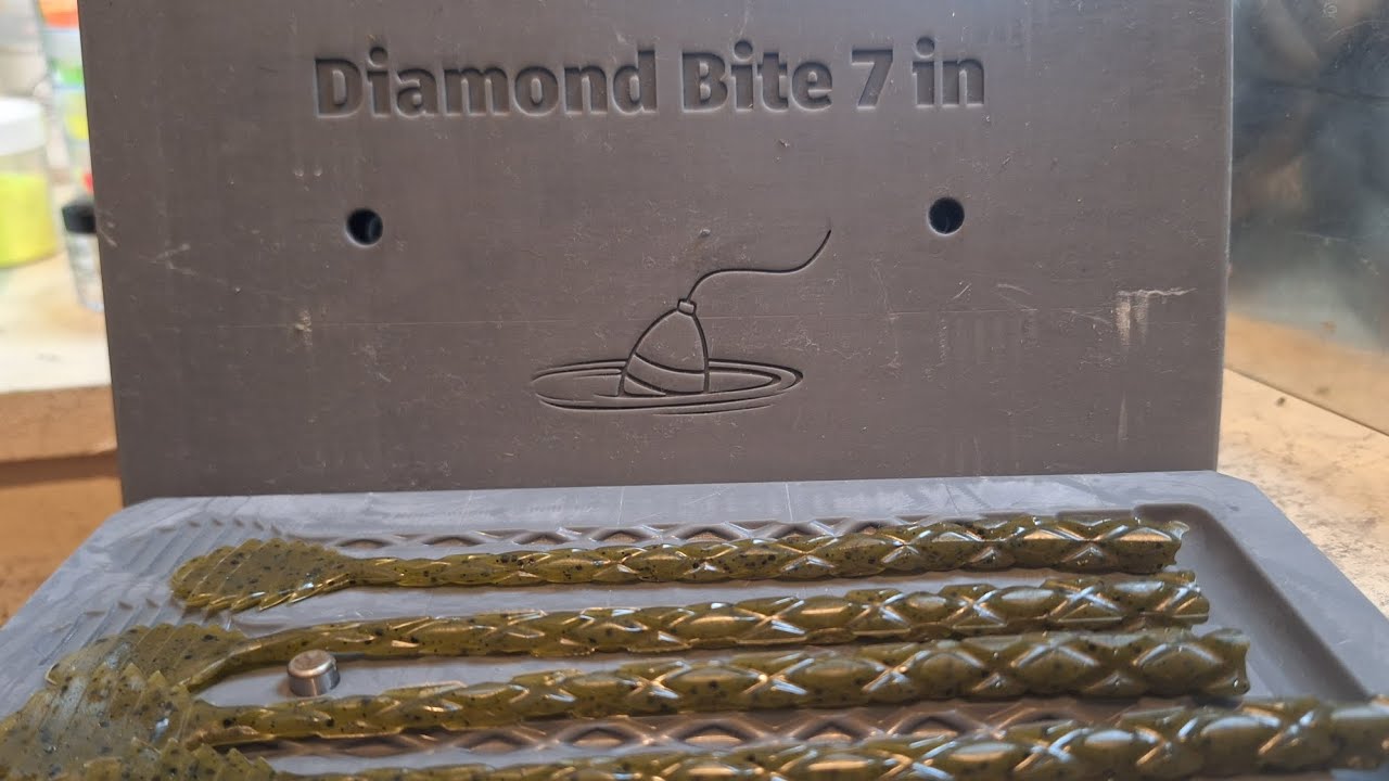 New Mold 7 inch Diamond Bite! Bonus baits from Bluline Baits. Crappie and bass fishing