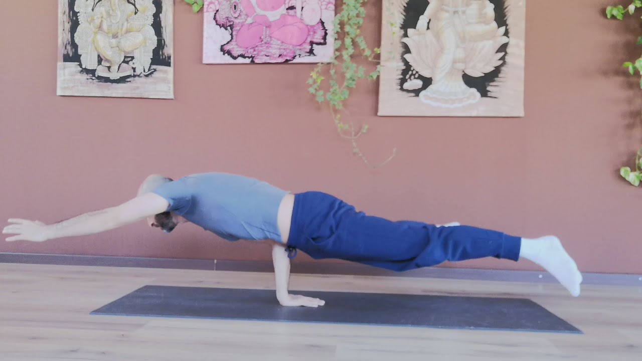 #37 Asana - Variante di Mayurasana