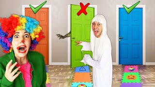 DON'T CHOOSE THE WRONG DOOR IN THE GIANT BOARD GAME AGAINST THE SPIRIT OF HALLOWEEN! *monsters screenshot 4