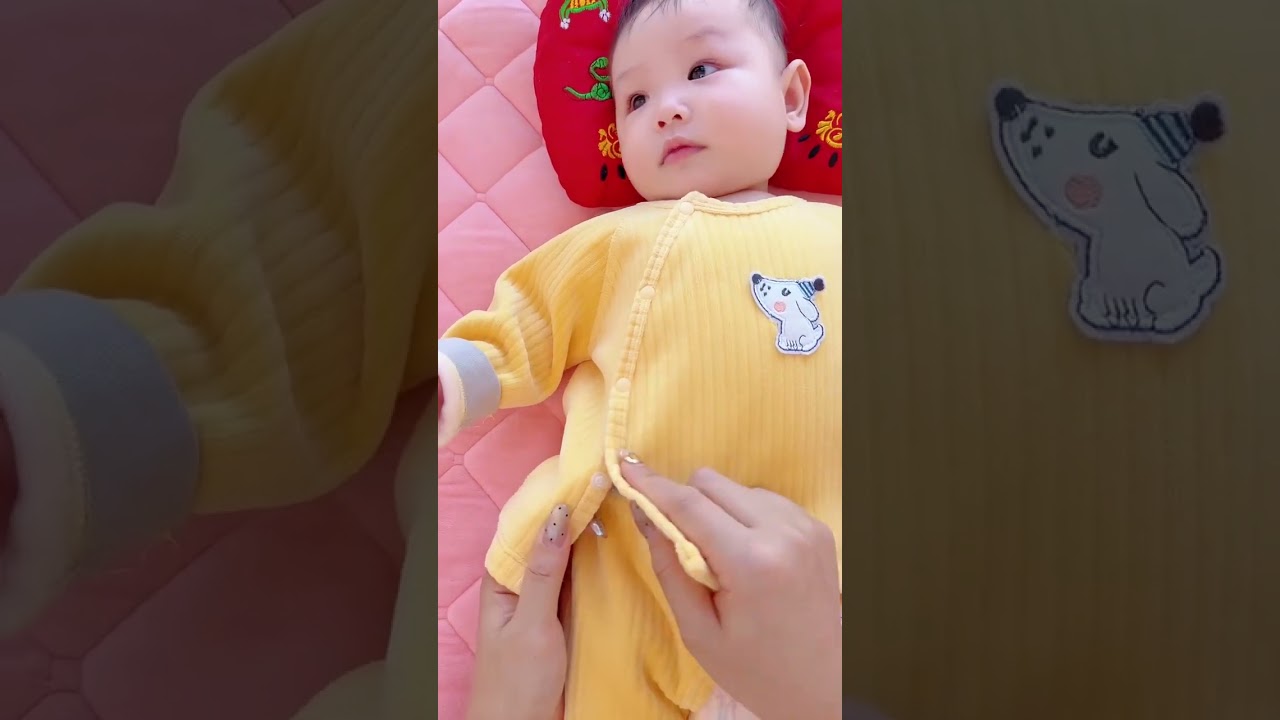 The baby's traditional Chinese style vest is really beautiful. It is 