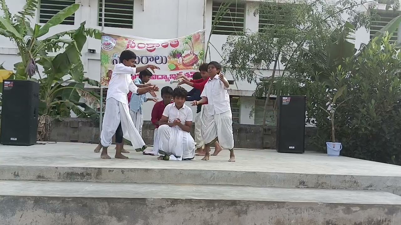 our school SARADA VIDHY NIKETAN SINGUPURAM children's dance performance