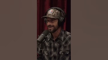 Joe Rogan Capturing a 30 foot Snake