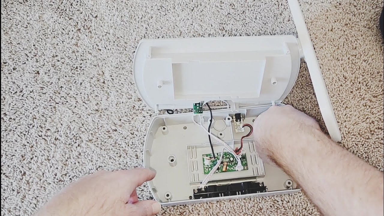 AeroGarden Not Working Fixed. Power plug loose and works intermittently