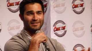 Tyler Hoechlin - How does he feel when he has to shift ? @ Comic con Paris 2012