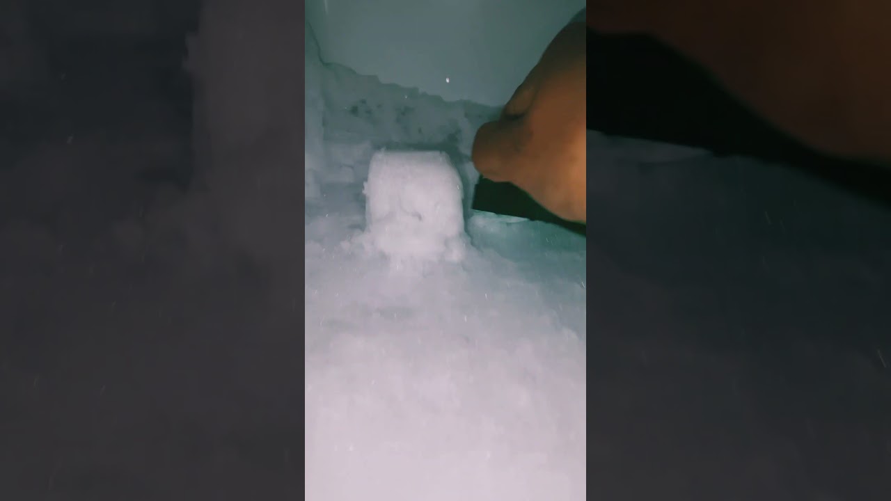 ASMR-FREEZER FROST SCRAPING/FLAKY SNOW ICE ❄🤤