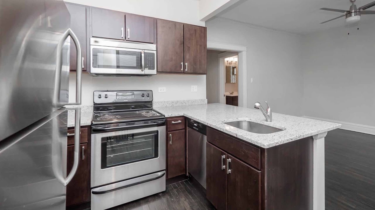 A sunny 2-bedroom in Wrigleyville with hardwood floors, in-unit laundry