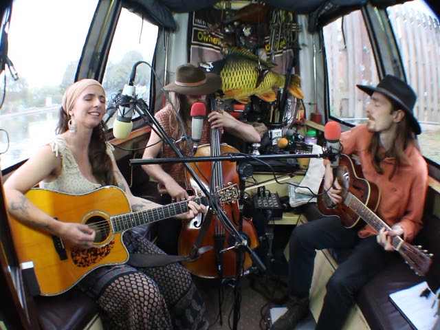 YouTube पर 2025 Narrowboat Sessions. Sorrel Nation, 'Eggshells'. देखें YouTube पर 2025 Narrowboat Sessions. Sorrel Nation, 'Eggshells'. देखें
