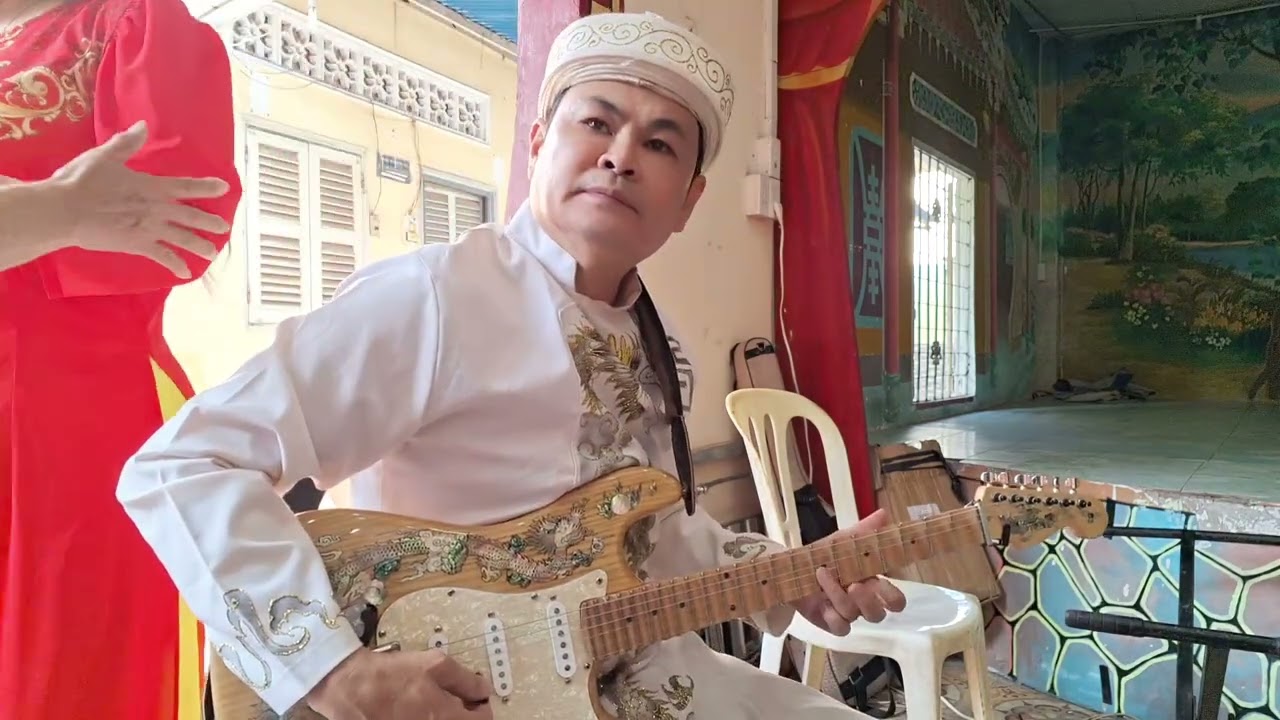 Tiếng đàn ghi ta của nhạc sĩ đàn Bầu Minh Hòa