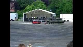 Tank vs auto, mobil siapa tuh di lindas tank baja?