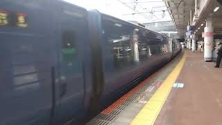 JR九州博多駅で883系回送列車の発車シーン(2023年11月4日土曜日)携帯電話で撮影