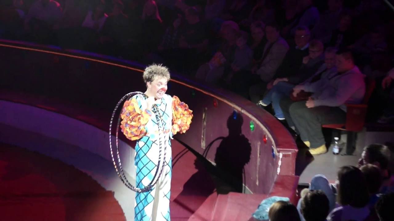 Clown Bobylev - Hula Hoop - Circus in Budapest