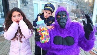 Heidi dan Zidane bermain dengan polisi! | Cerita polisi terbaik untuk anak-anak!