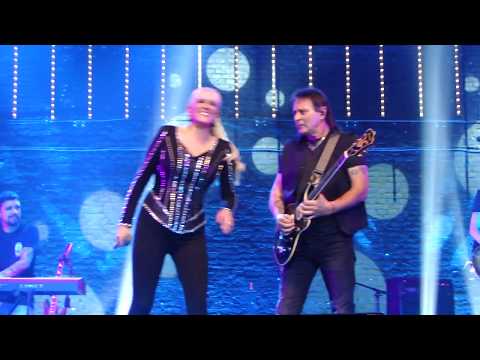 "EN LA CIUDAD DE LA FURIA" VALERIA LYNCH FEAT "TANO" MARCIELLO (Por A. De Biase) FULL HD