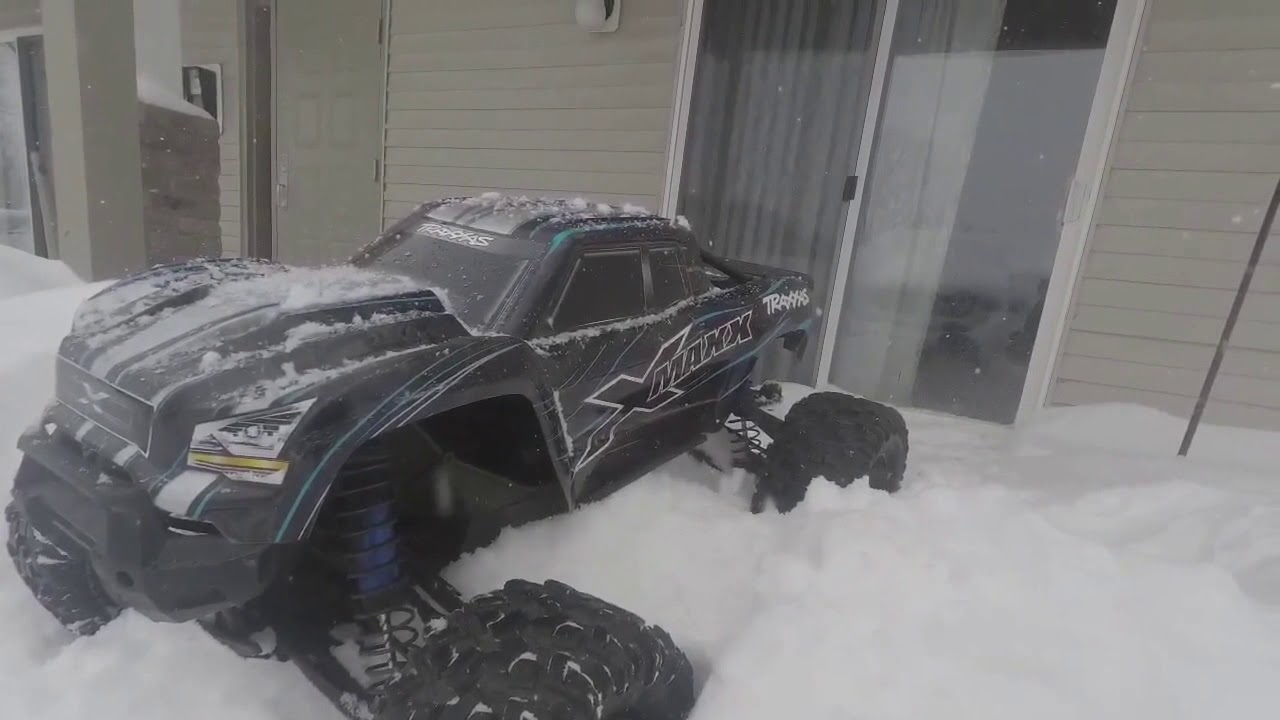 Traxxas xmaxx 8s snow bash!! YouTube