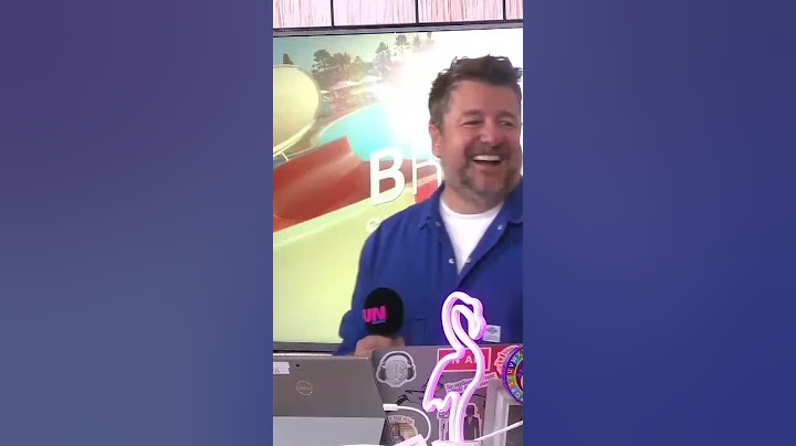 Pino interprète le prochain tube de l'été : "Plouf Plouf" 🤣