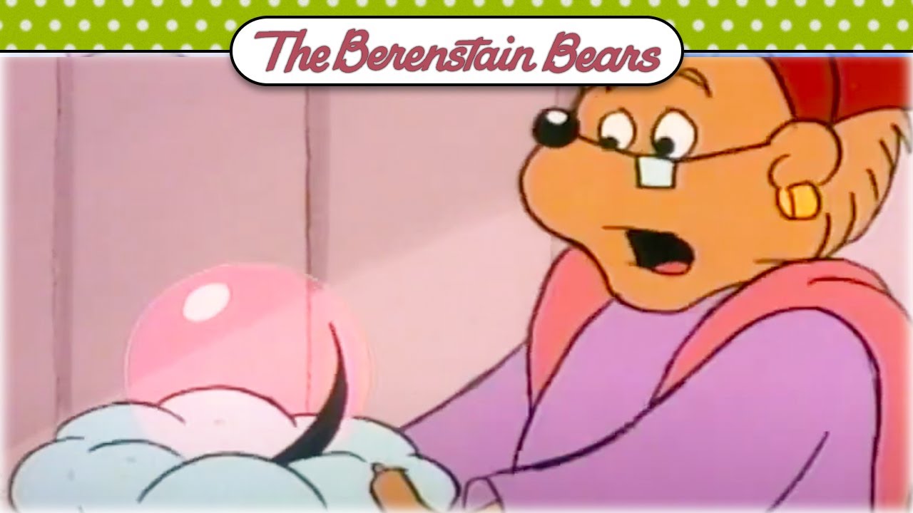 Grandma Predicts Football Score!? 🔮 👀Berenstain Bears Official