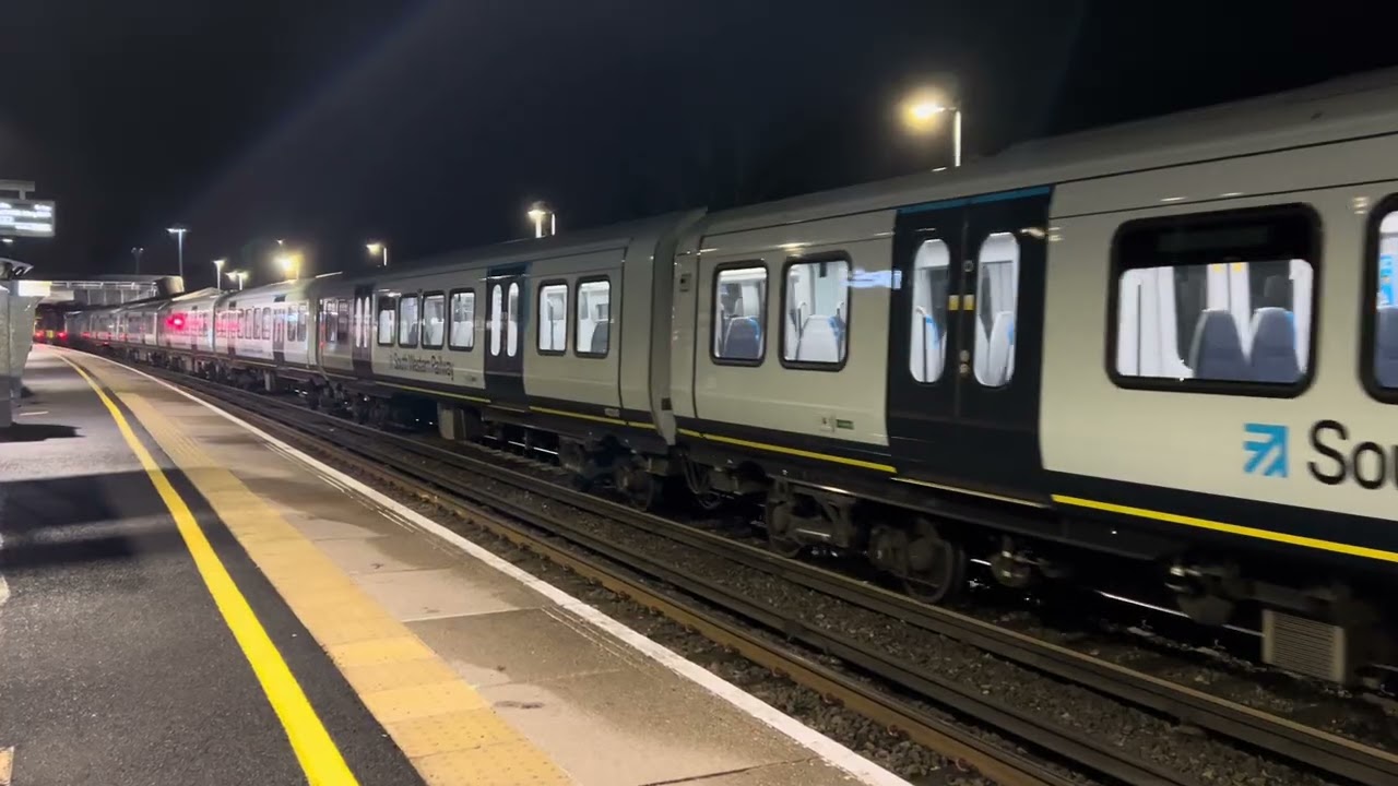 SWR Arterio class 701047 arrives at Farnham / SWR class 450047 departs Farnham for Guildford 