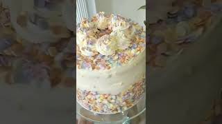 طريقة سهلة لتزيين الكيك الإسفنجي بالشوكولاته والحلويات /Cake Decoration  #cake