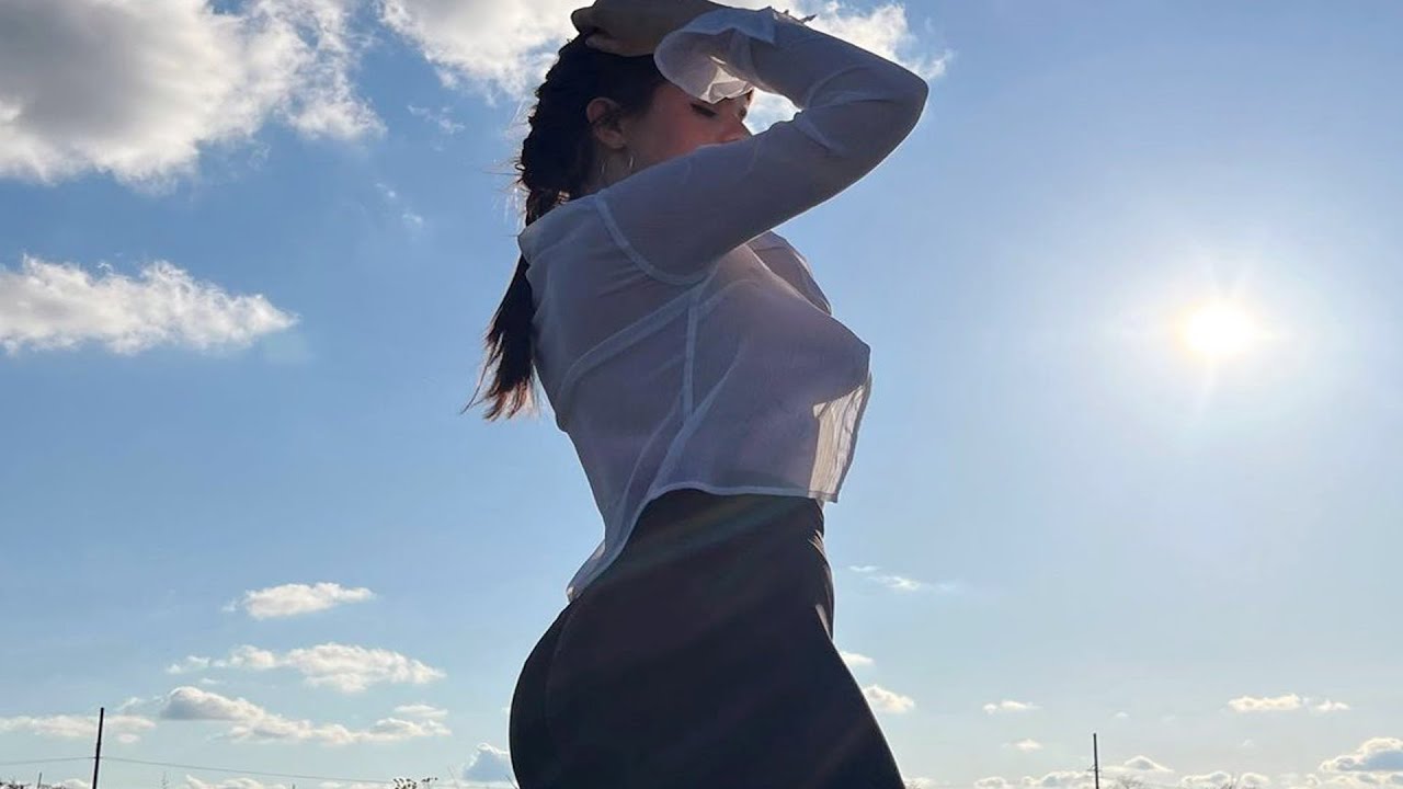 Curvy Model Es lain Biography, Fashion, Career, Wiki, Curvy Outfit, Net