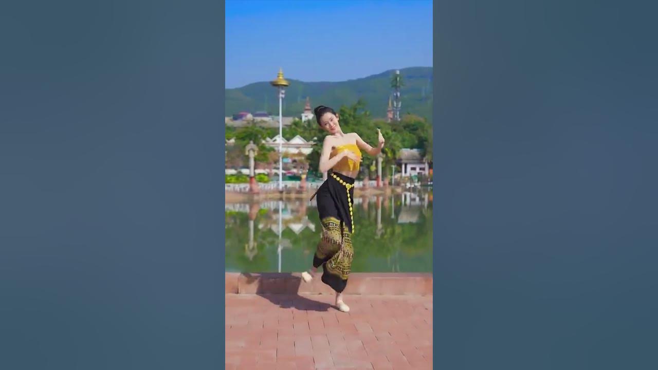 Chinese Folk Dance "Dai Dance"