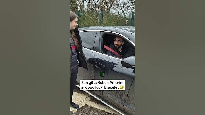 Fan gifts Manchester United boss Ruben Amorim a ‘good luck’ bracelet 🥹 #news #sports #football
