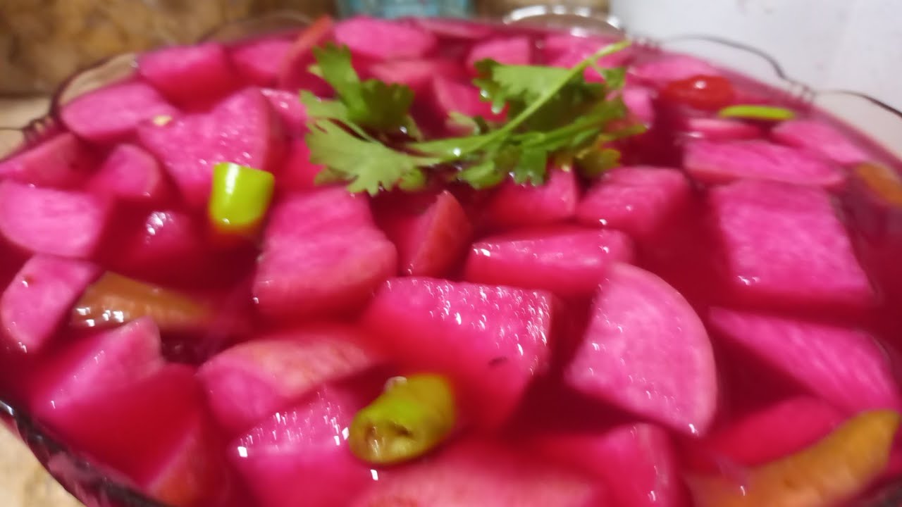 اللفت السريع مقرمش لاخر واحده وعمره ما يسود منك وتاكليه بعد ٤٨ ساعه