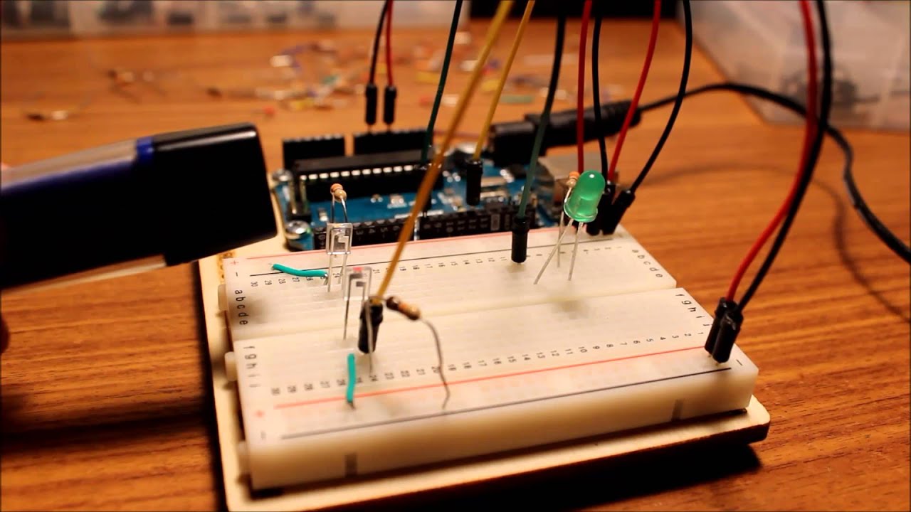 Introdução ao Arduino: Projecto 16 - 2 sensores IR acendem led - YouTube