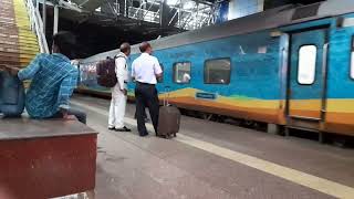 Humsafar Express 22887 Howrah - SMVT Bengaluru  Arrival & Departure at Khurda Road
