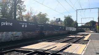 CSX I032 with a very cool exploding through woodburne 
