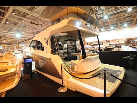 ⁣2012 Sessa Fly 40- magnificent Italian flybridge yacht for sale