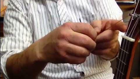 Aquila new Red Series ukulele strings: how to install them properly