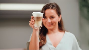 Magnifica Evo Next | Milk drinks with LatteCrema Hot Technology