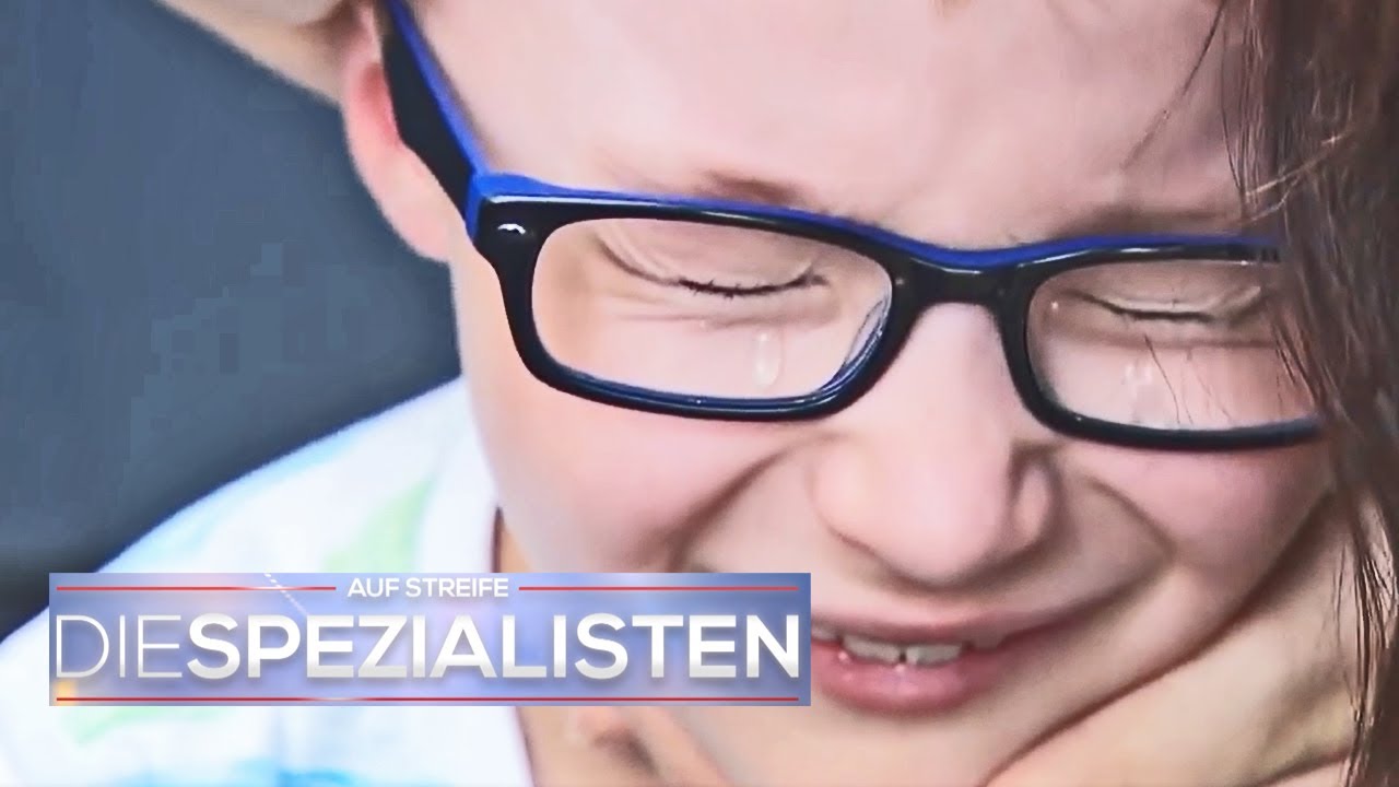 "AUAA, mein Bein!!" – Basti (8) fällt von der Mülltonne! | Die Spezialisten | SAT.1