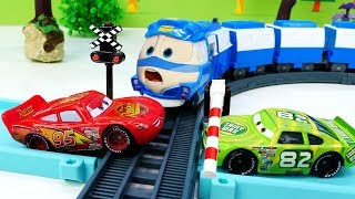 Saetta McQueen e le macchinine cars. Le regole della strada. Video e giochi per bambini