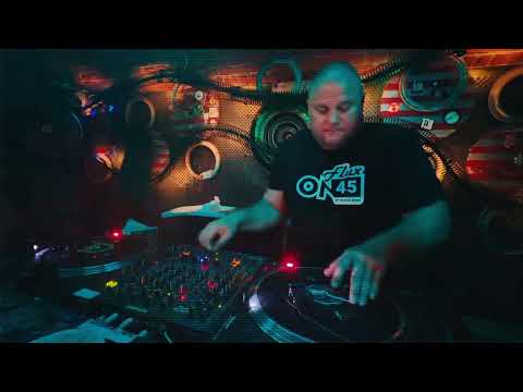 Guarda STRAY SIDE - YO, GIMME THAT feat. ALYX Ryon, DžonAss sa Re & DJ Flux su YouTube