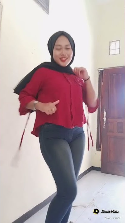 cewek cantik goy4ng nungging medesah