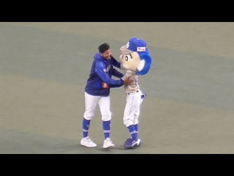 メヒア　ドアラと一気に仲良しになる　中日ドラゴンズVS広島東洋カープ　2023.7.8
