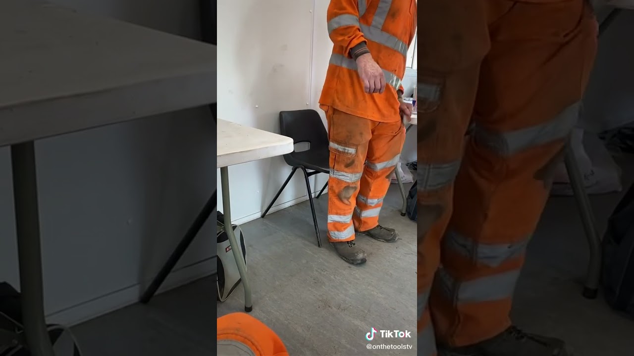 Builders pranks funny