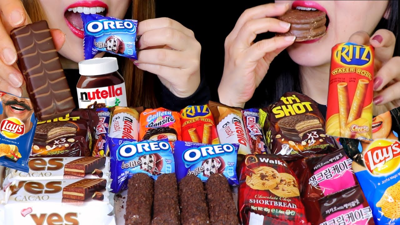 ASMR TRYING SNACKS FROM AROUND THE WORLD (NUTELLA, OREO, RITZ, CAKE CRUNCH CHOCOLATE, LAY'S CHIPS 먹방