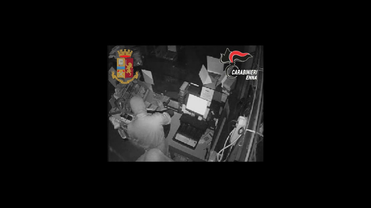 Arresti furto distributore Piazza Armerina