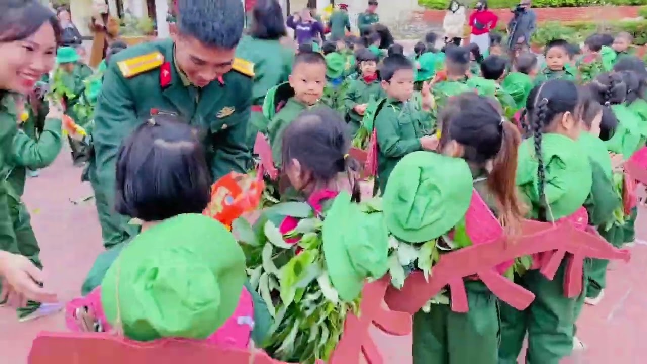 HĐTN “ Một ngày làm chiến sĩ”. Trường MNTT Phồn Xương