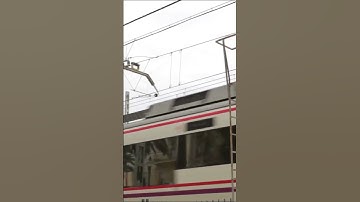 🚆 Ever wondered how electric trains get their power?#Pantograph #ElectricTrains #RailTechInsight