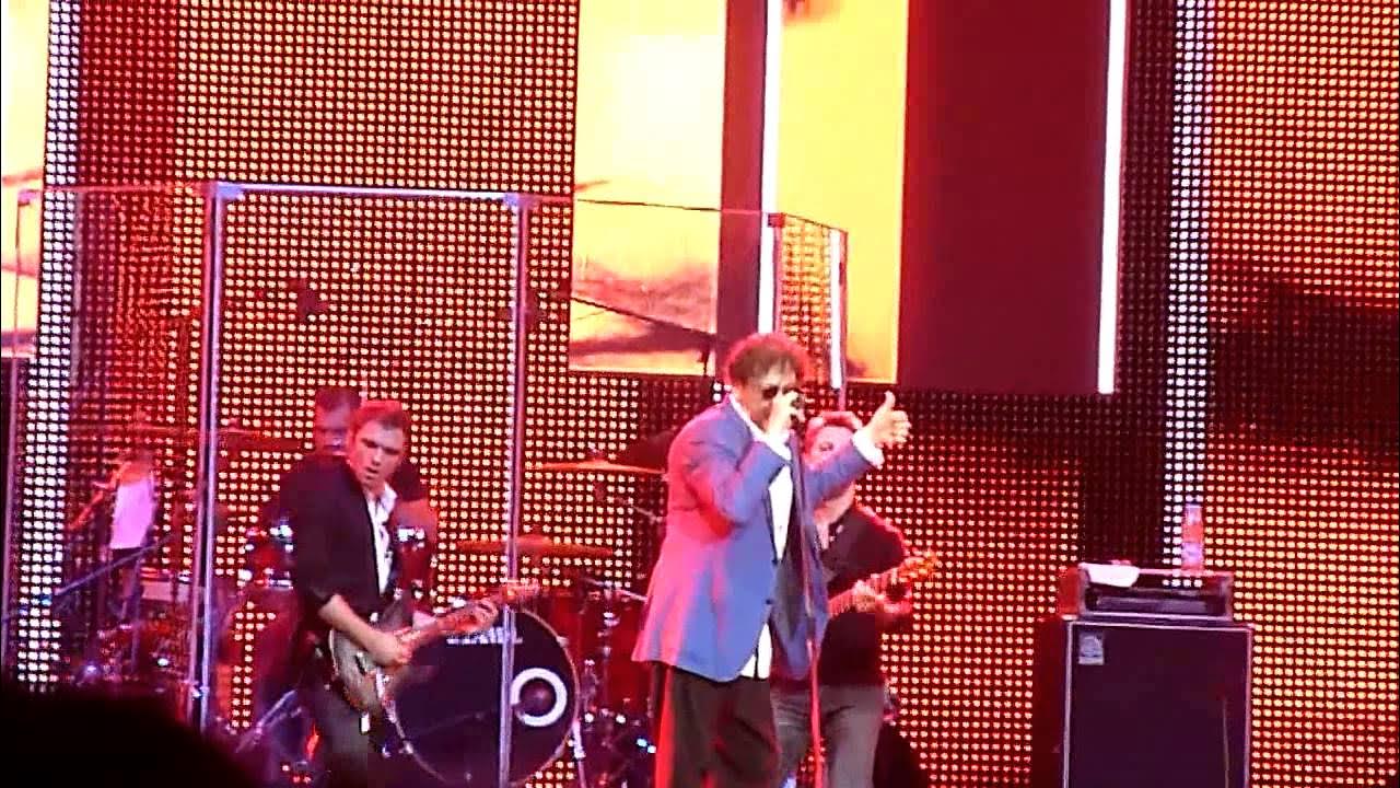 Григорий лепс где-то за тучами. Лепс тучи. Лепс где то над облаками. Лепс где то в городе идет. Лепс тучи.