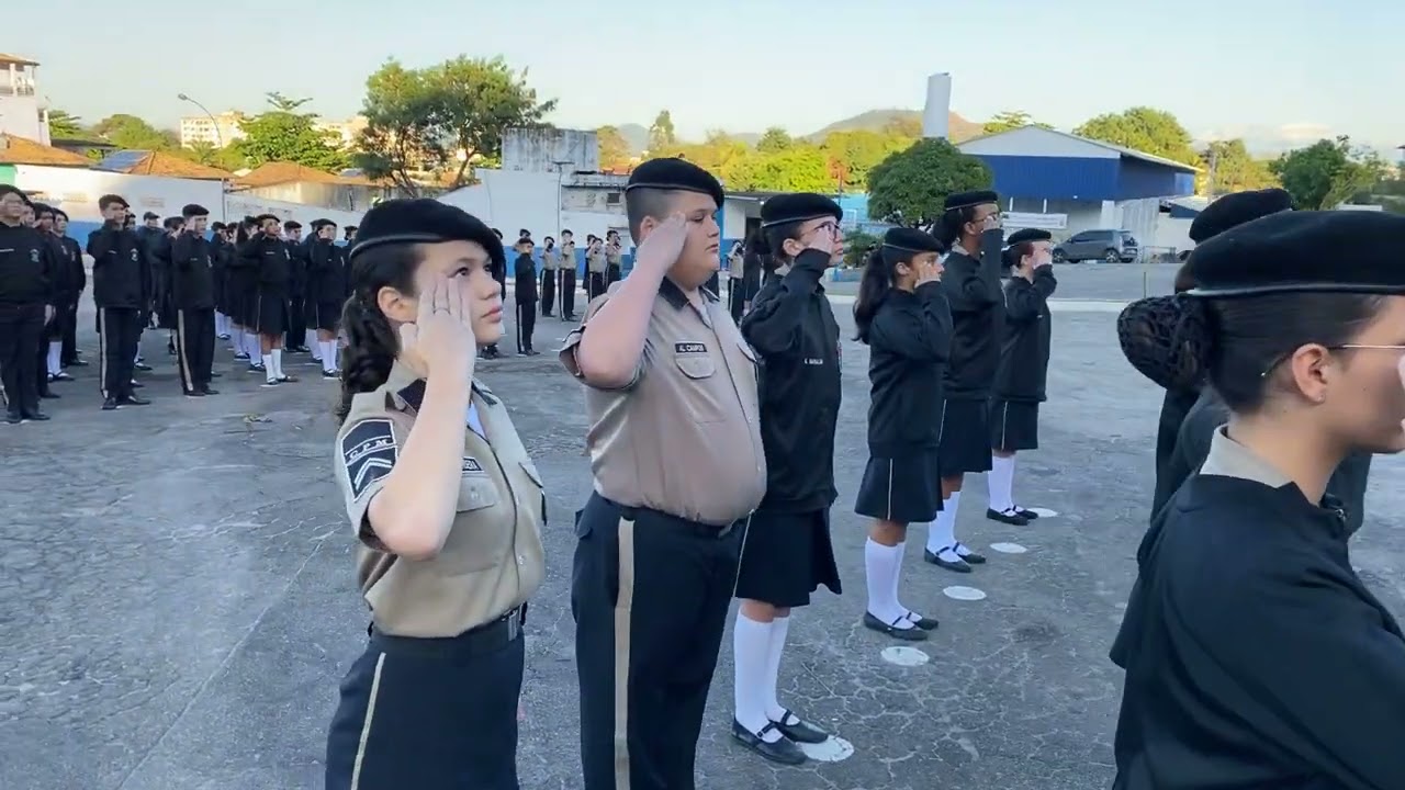 A parada diária no Colégio Militar da PMERJ