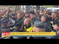 Paris  affrontements entre la police et des syndicats de sapeurspompiers